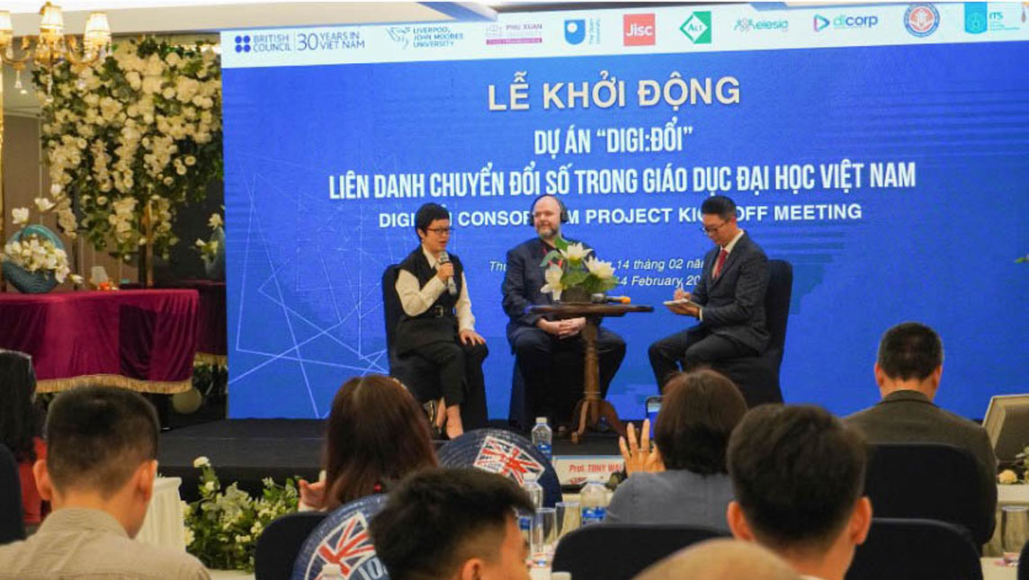 Delegates from Liverpool John Moores University and Phu Xuan University talking about the digital transformation project at a conference.