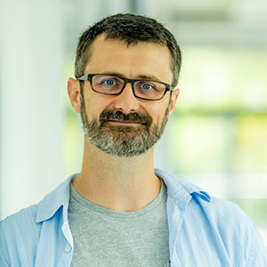 Simon Hettrick headshot